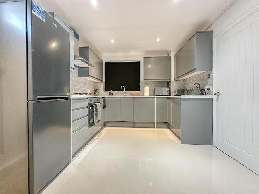 New Cosy Luxury 3 Bedroom House In Battersea Лондон Екстериор снимка