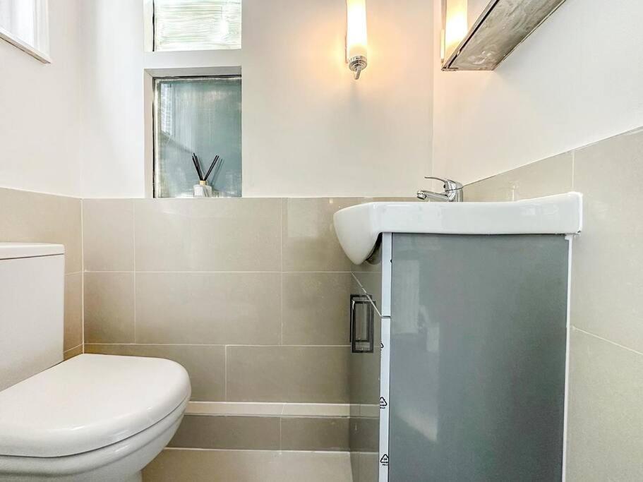New Cosy Luxury 3 Bedroom House In Battersea Лондон Екстериор снимка