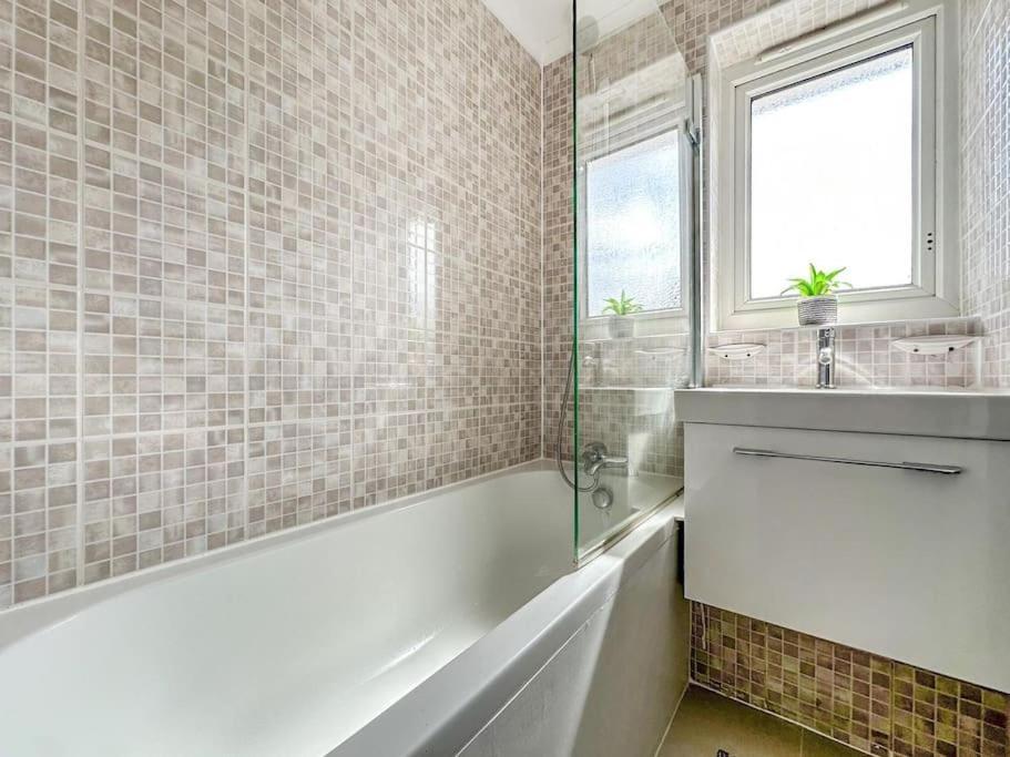 New Cosy Luxury 3 Bedroom House In Battersea Лондон Екстериор снимка